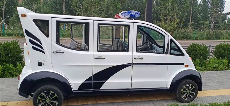 西夏警用巡逻车