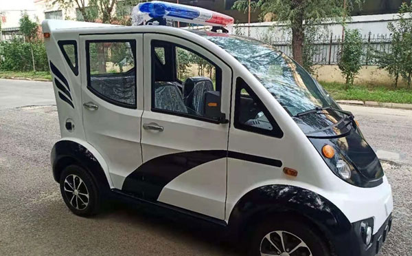 西夏警用巡逻车